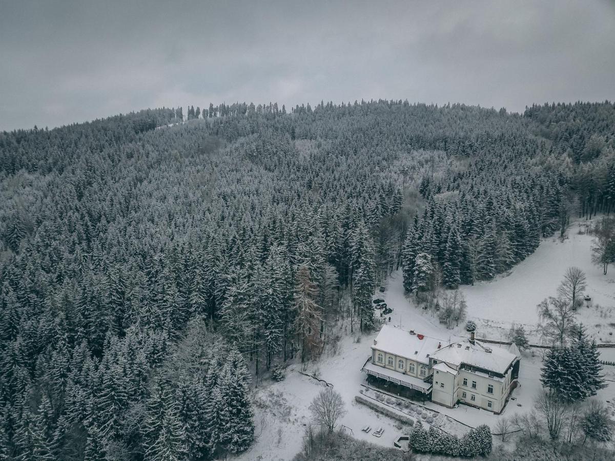 بروموف Hotel Zamecek Janovicky المظهر الخارجي الصورة