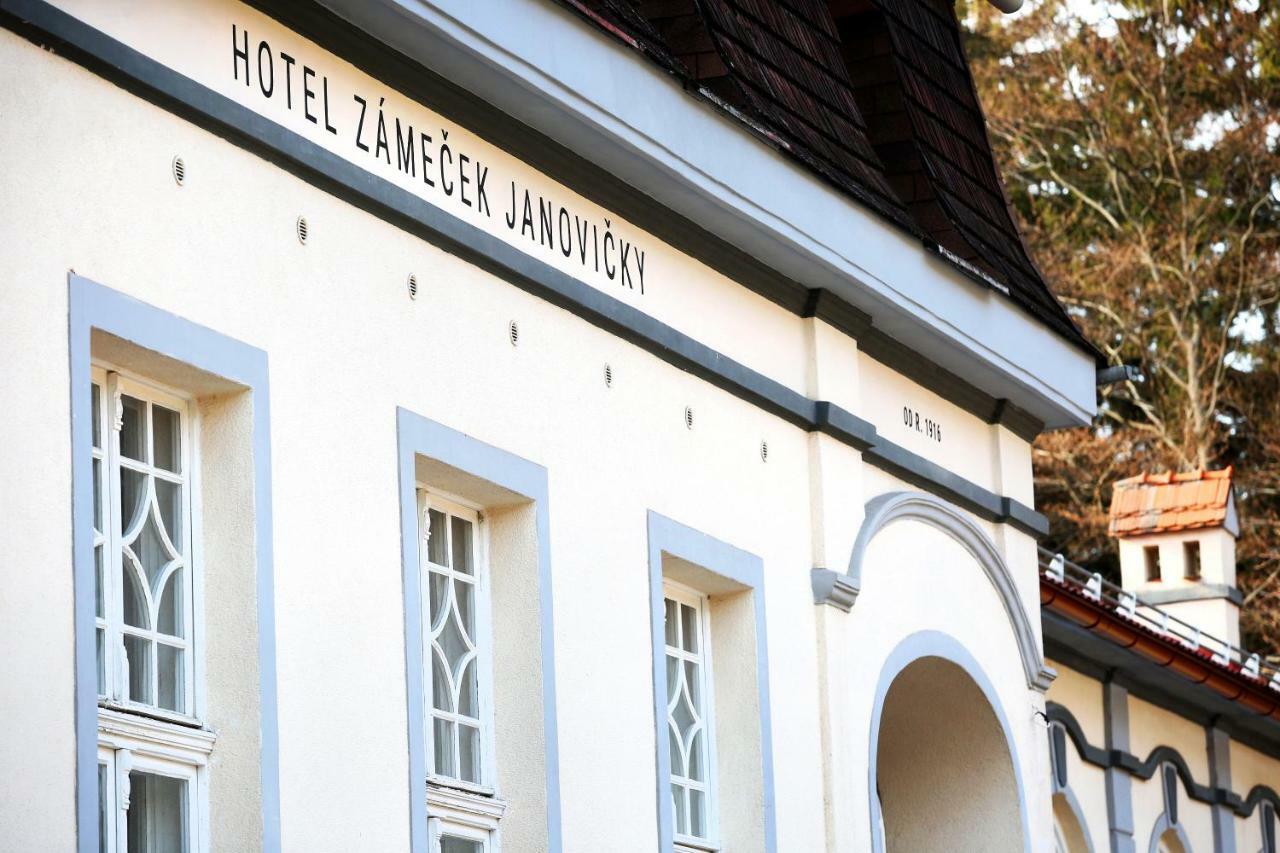 بروموف Hotel Zamecek Janovicky المظهر الخارجي الصورة